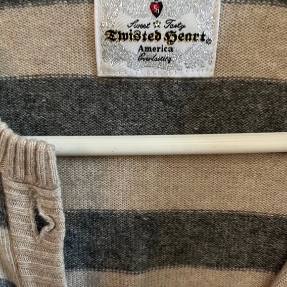 Twisted Heart (M) cardigan - Picture 3 of 3